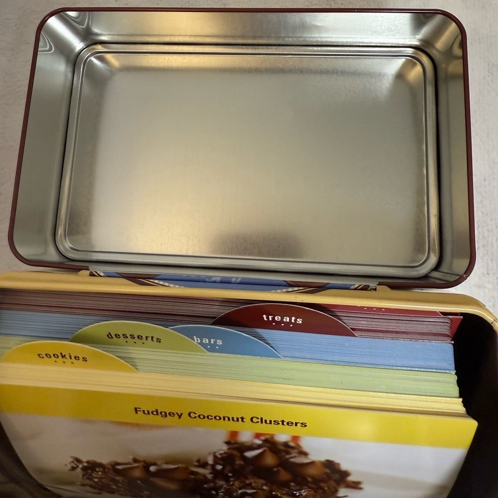 Hershey's Kisses 100th Anniversary Milk Chocolate Recipe Tin - Picture 8 of 8